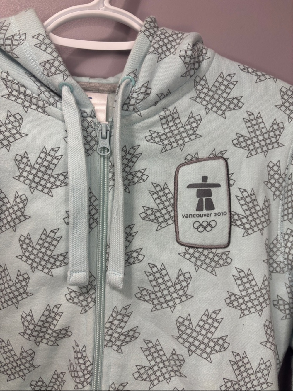Hudson’s Bay Company Vintage 2010 Vancouver Olympics Maple Leaf Zip Up hoodie - Picture 2 of 7